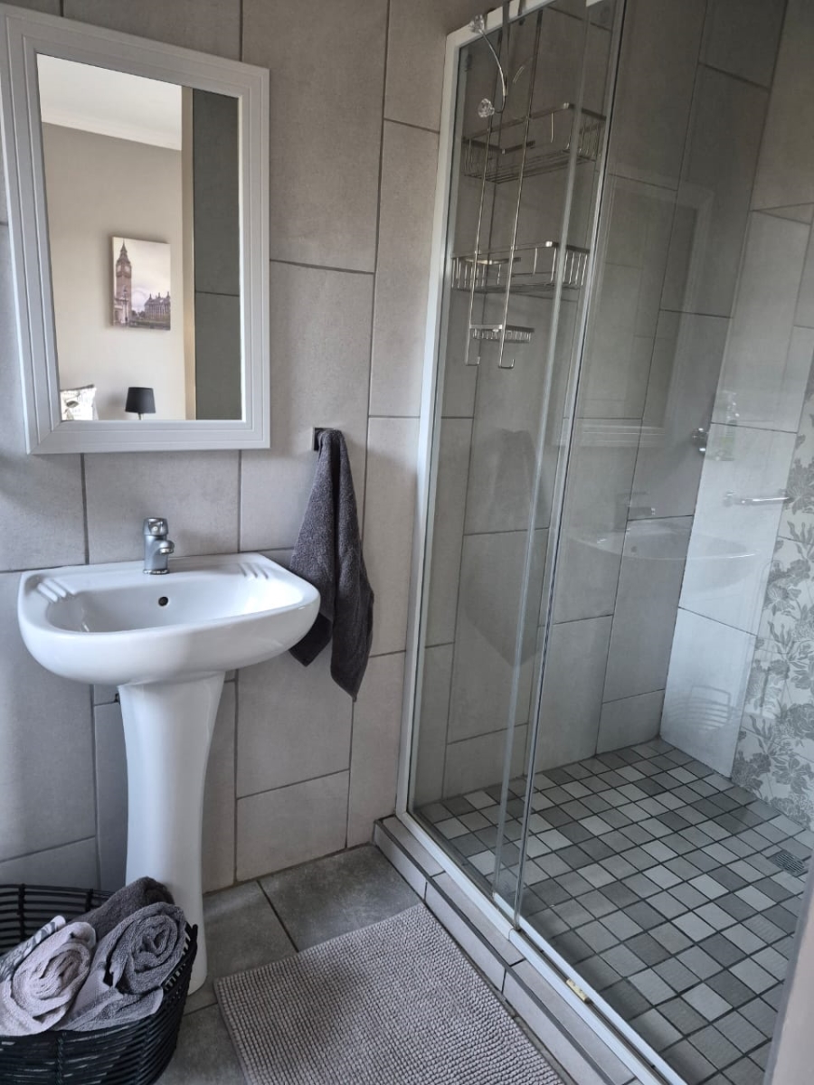 5 Bedroom Property for Sale in Signal Hill KwaZulu-Natal