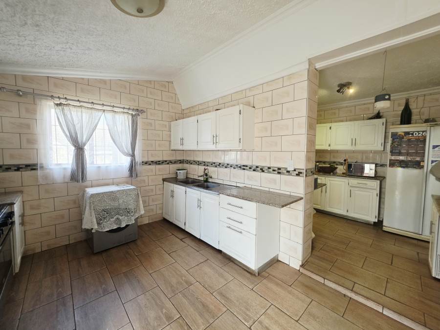 5 Bedroom Property for Sale in Richem KwaZulu-Natal