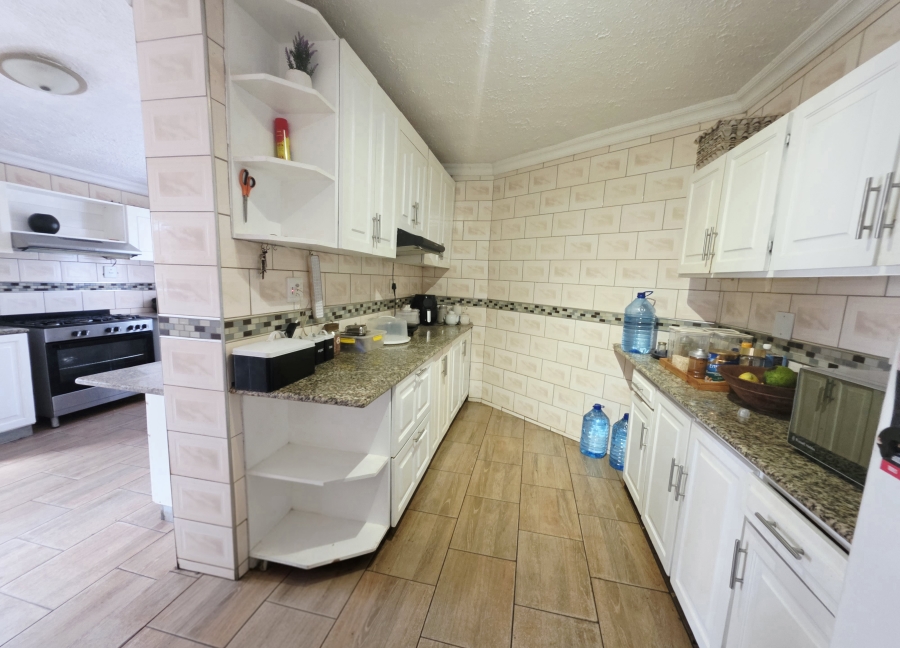 5 Bedroom Property for Sale in Richem KwaZulu-Natal
