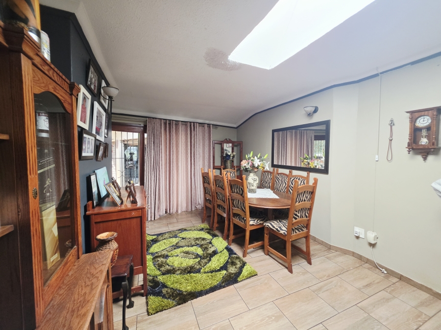 5 Bedroom Property for Sale in Richem KwaZulu-Natal