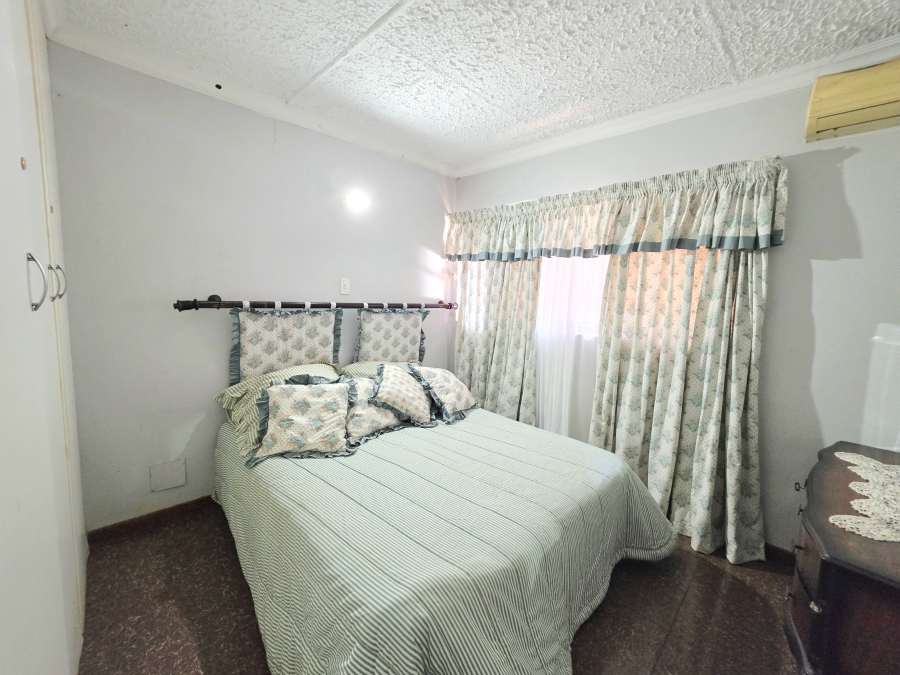 5 Bedroom Property for Sale in Richem KwaZulu-Natal