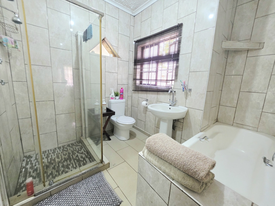 5 Bedroom Property for Sale in Richem KwaZulu-Natal