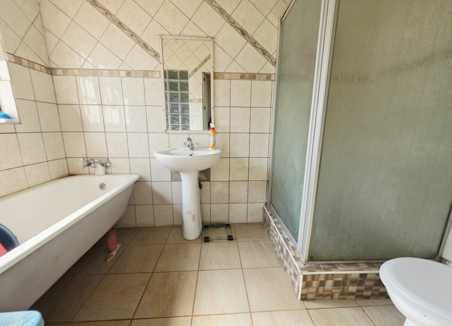 5 Bedroom Property for Sale in Richem KwaZulu-Natal