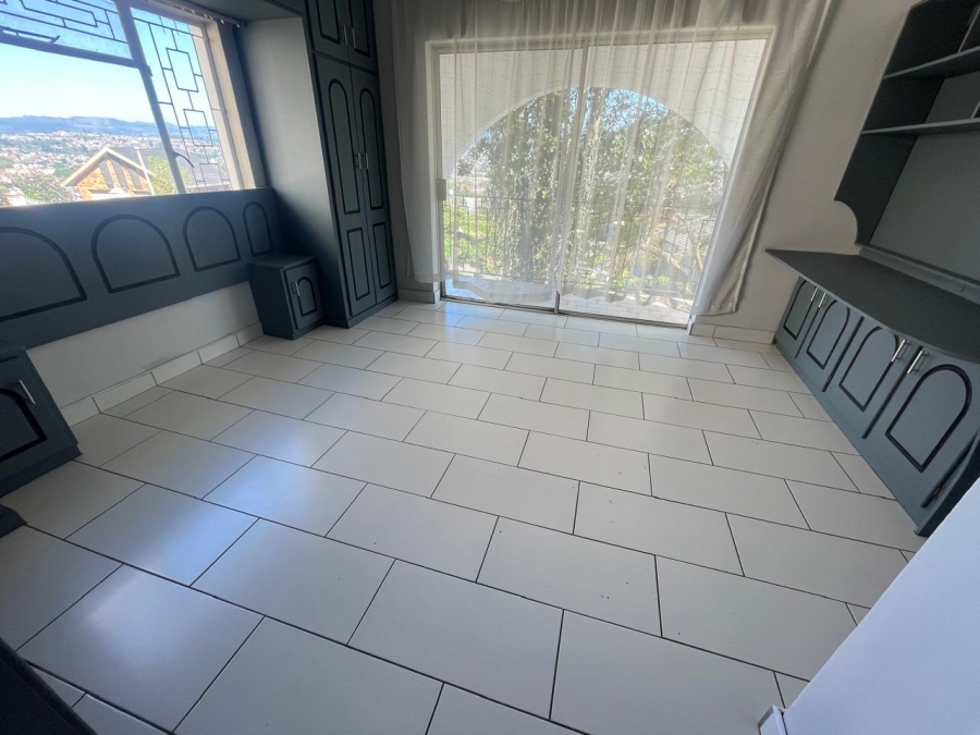 5 Bedroom Property for Sale in Allandale KwaZulu-Natal