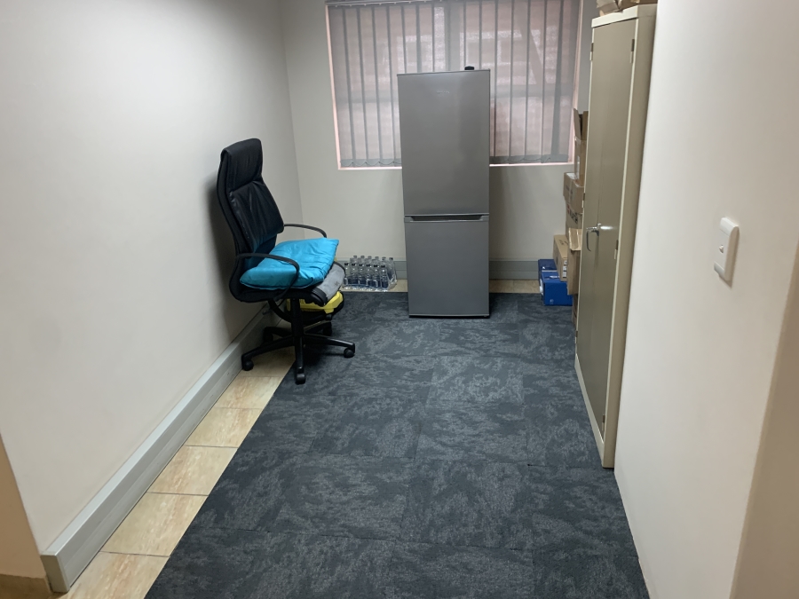 To Let Commercial Property for Rent in Edgemount Estate KwaZulu-Natal