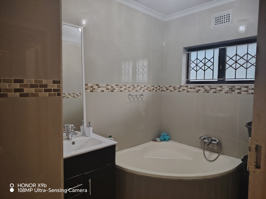 3 Bedroom Property for Sale in Montclair KwaZulu-Natal