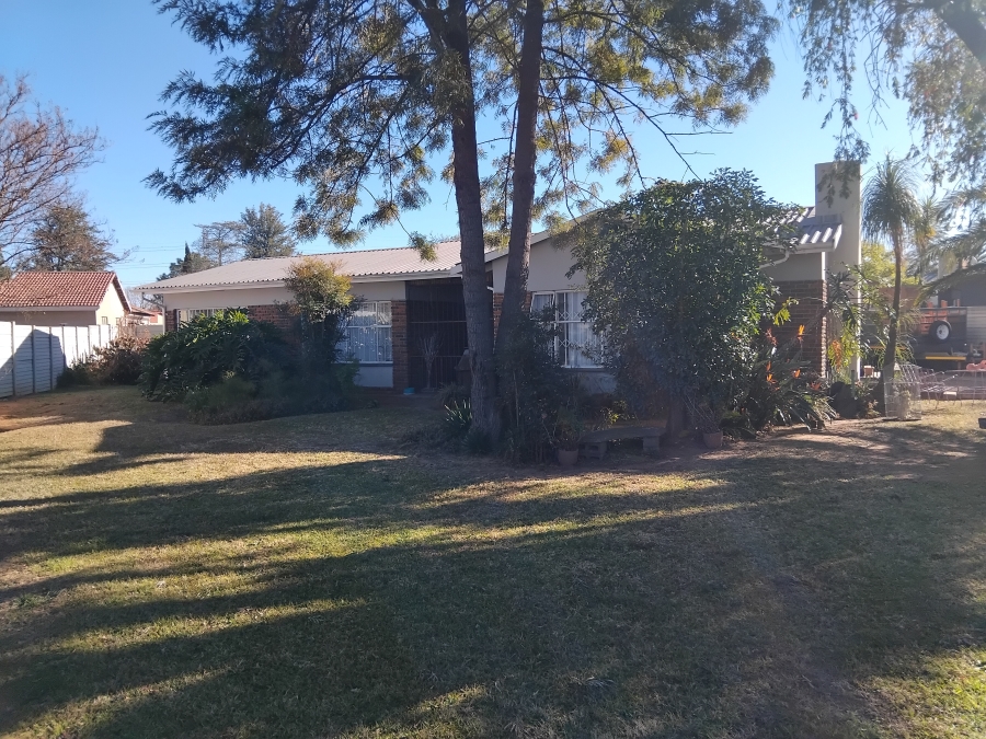 4 Bedroom Property for Sale in Barry Hertzog Park KwaZulu-Natal