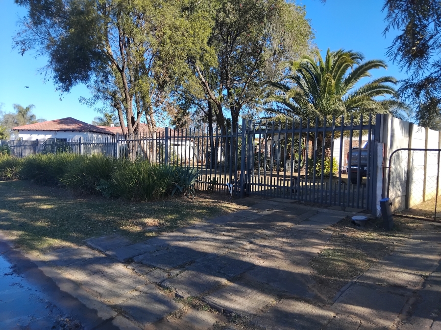 4 Bedroom Property for Sale in Barry Hertzog Park KwaZulu-Natal