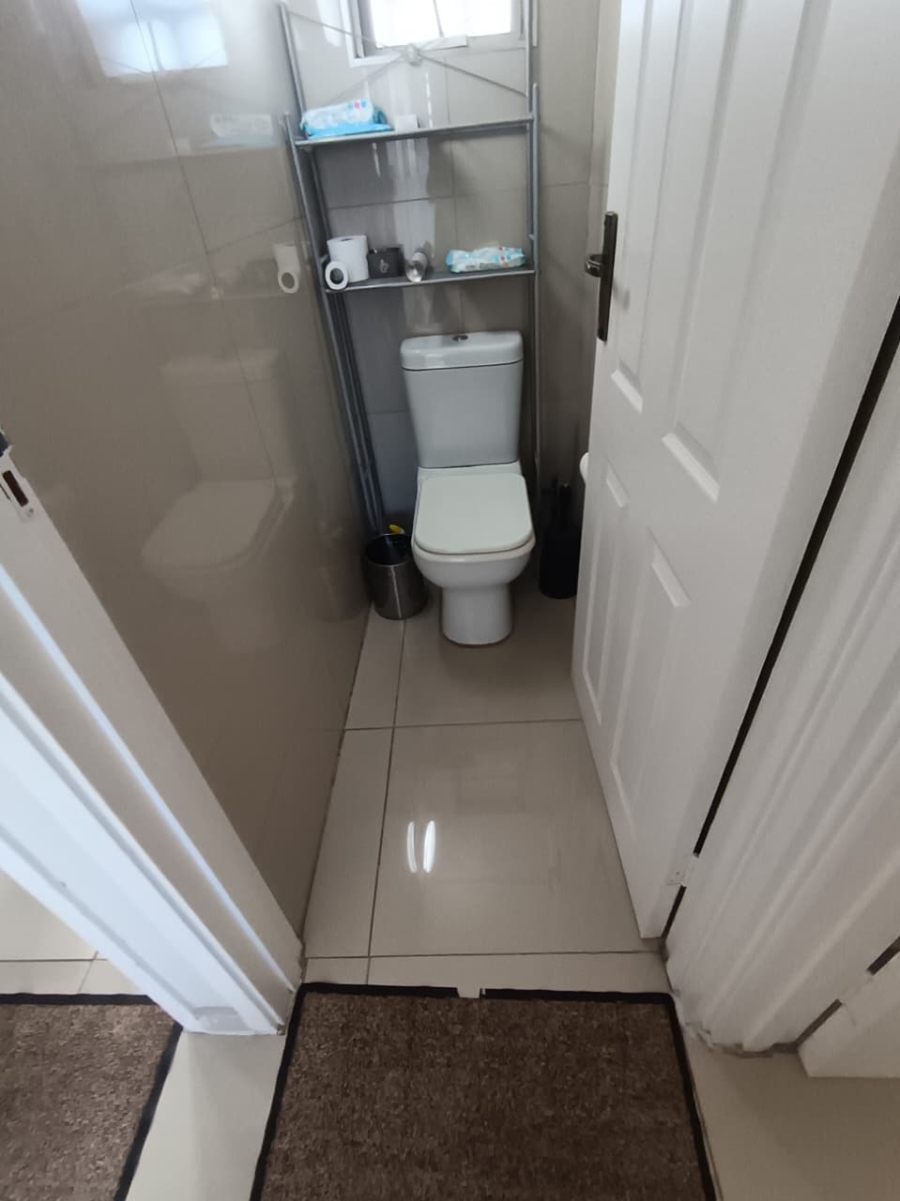 To Let 2 Bedroom Property for Rent in Essenwood KwaZulu-Natal