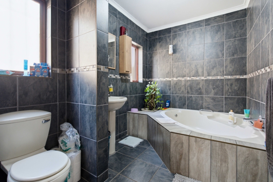 3 Bedroom Property for Sale in Amanzimtoti KwaZulu-Natal