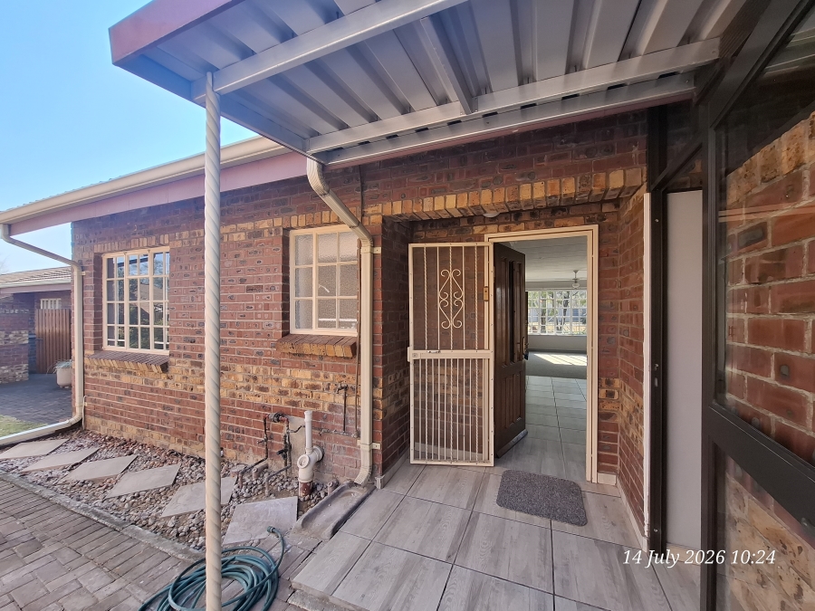 To Let 2 Bedroom Property for Rent in Newcastle KwaZulu-Natal