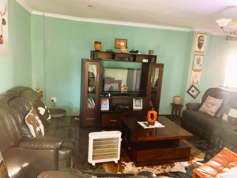 To Let 4 Bedroom Property for Rent in Grange KwaZulu-Natal