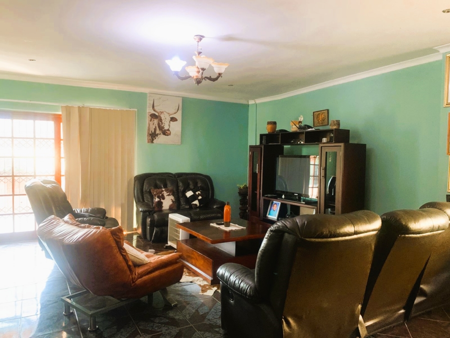 To Let 4 Bedroom Property for Rent in Grange KwaZulu-Natal