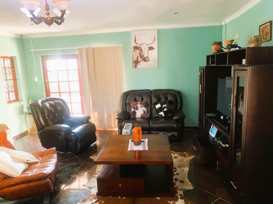 To Let 4 Bedroom Property for Rent in Grange KwaZulu-Natal