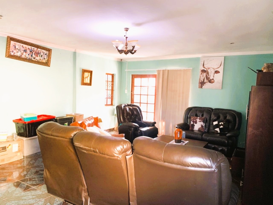 To Let 4 Bedroom Property for Rent in Grange KwaZulu-Natal