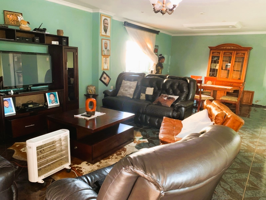 To Let 4 Bedroom Property for Rent in Grange KwaZulu-Natal