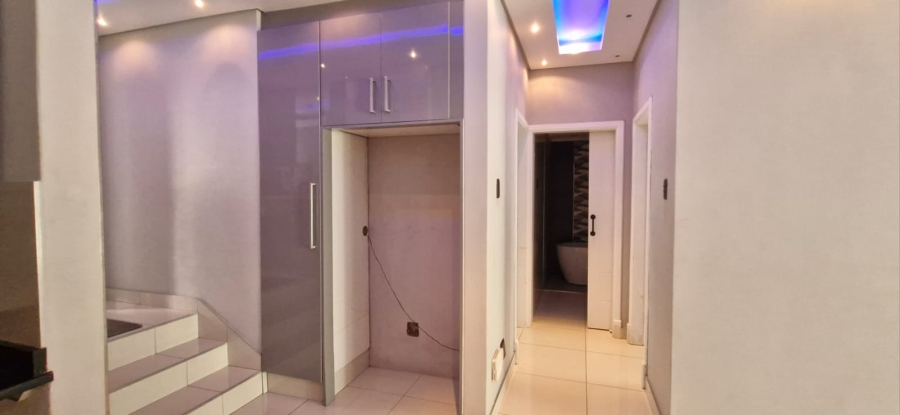 2 Bedroom Property for Sale in La Lucia KwaZulu-Natal