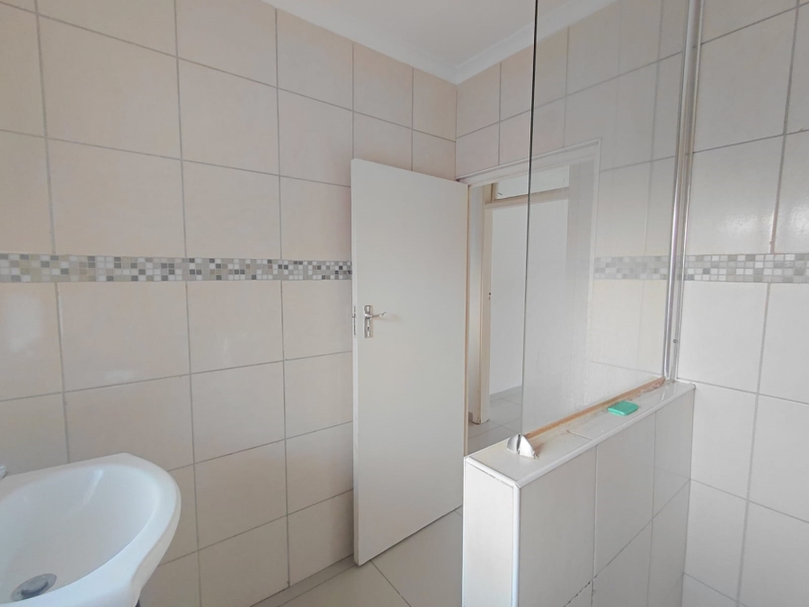 To Let 2 Bedroom Property for Rent in Essenwood KwaZulu-Natal