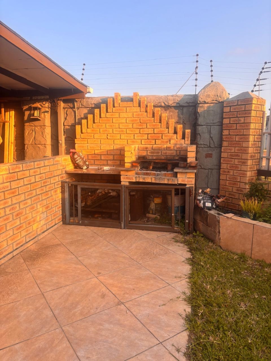 3 Bedroom Property for Sale in Brackenham KwaZulu-Natal