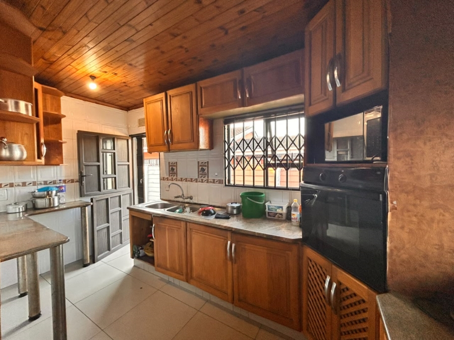 8 Bedroom Property for Sale in Esikhawini KwaZulu-Natal