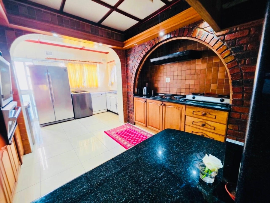 6 Bedroom Property for Sale in Burlington Heights KwaZulu-Natal