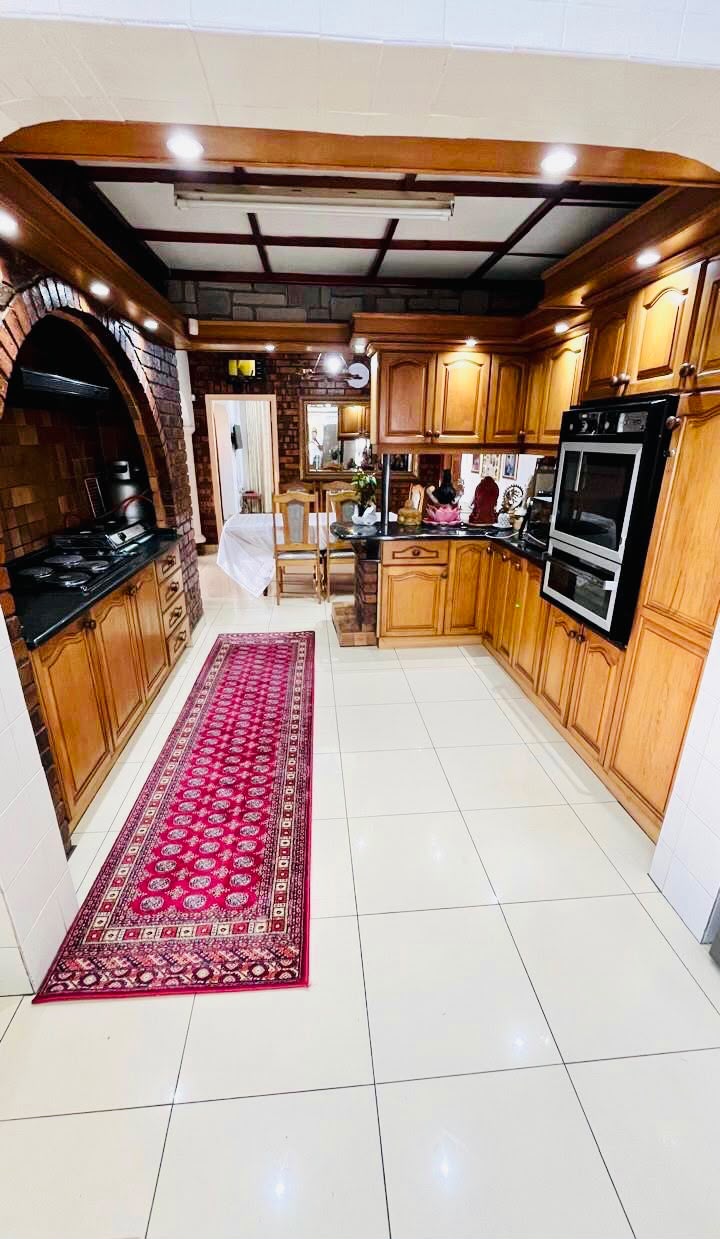 6 Bedroom Property for Sale in Burlington Heights KwaZulu-Natal
