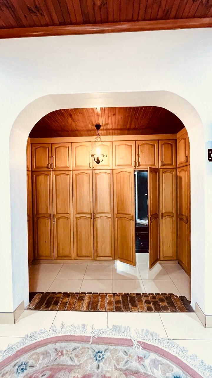 6 Bedroom Property for Sale in Burlington Heights KwaZulu-Natal