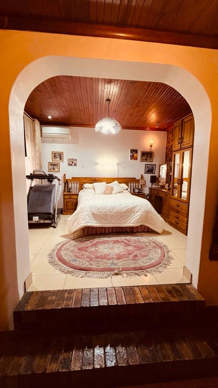 6 Bedroom Property for Sale in Burlington Heights KwaZulu-Natal