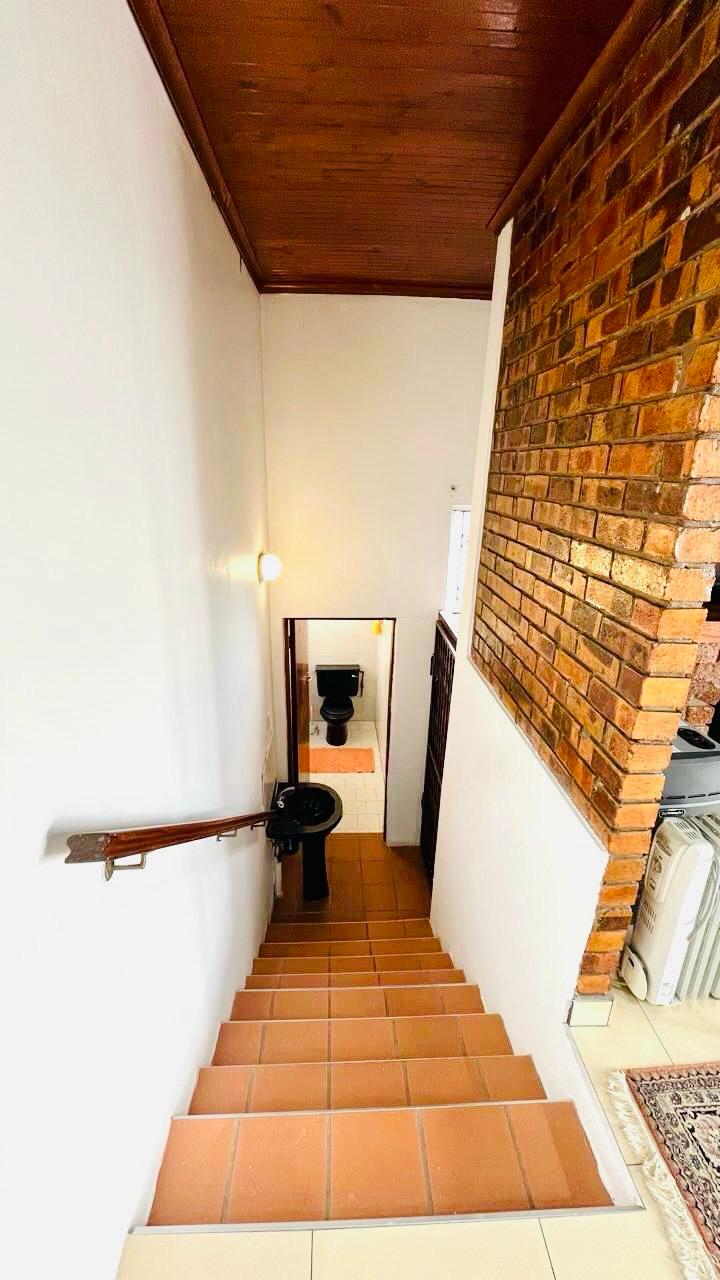 6 Bedroom Property for Sale in Burlington Heights KwaZulu-Natal