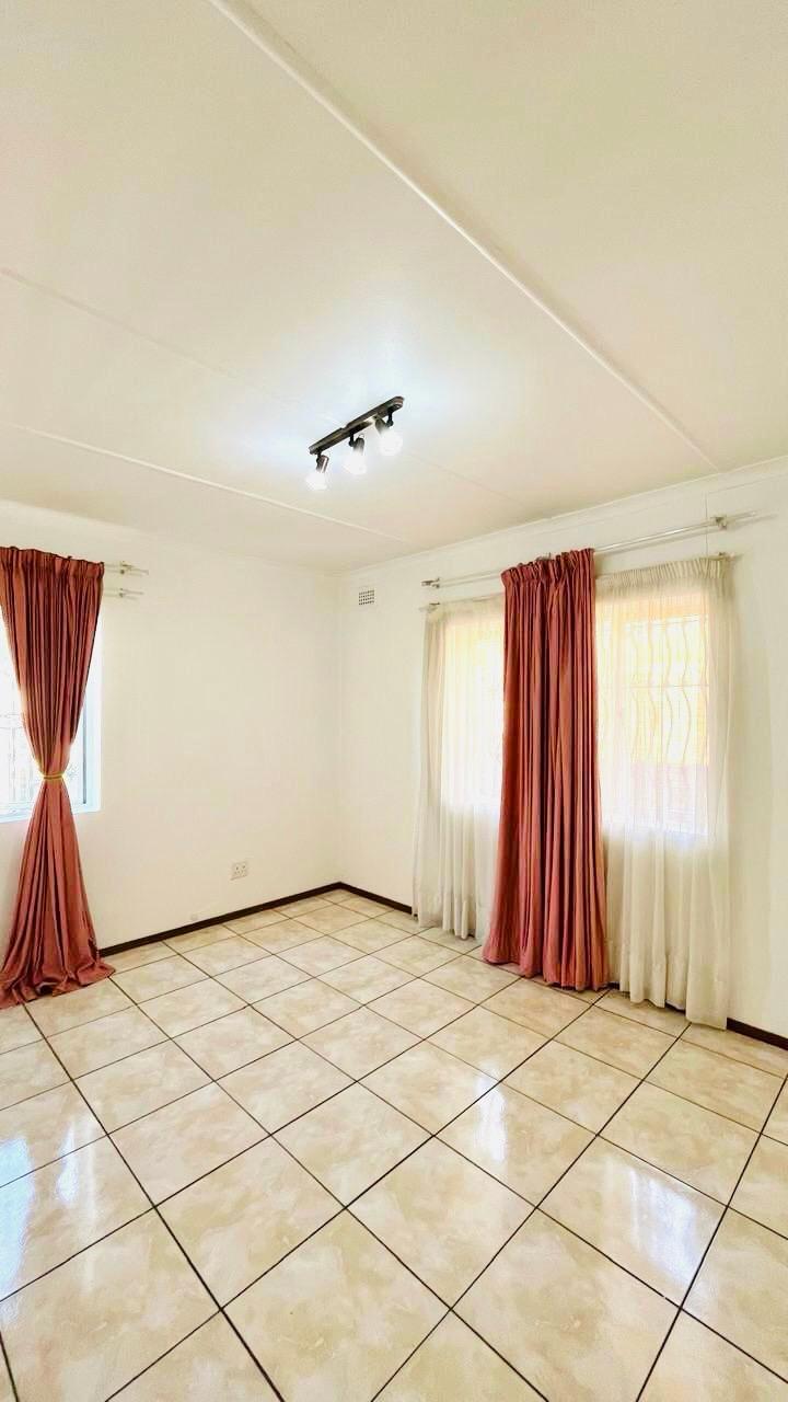 6 Bedroom Property for Sale in Burlington Heights KwaZulu-Natal