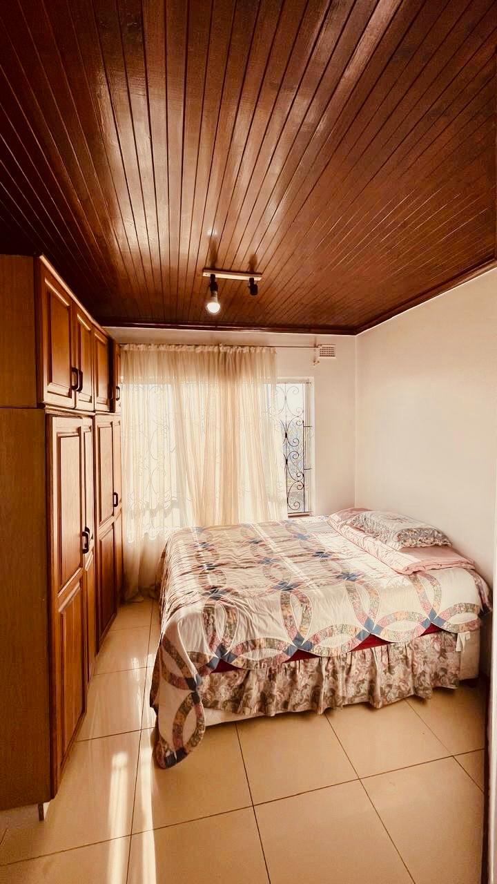 6 Bedroom Property for Sale in Burlington Heights KwaZulu-Natal