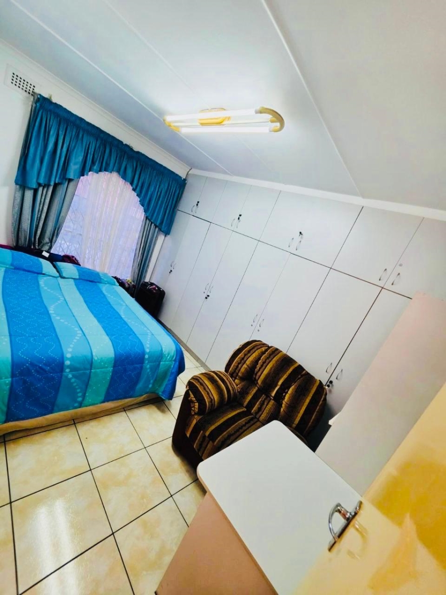 6 Bedroom Property for Sale in Burlington Heights KwaZulu-Natal