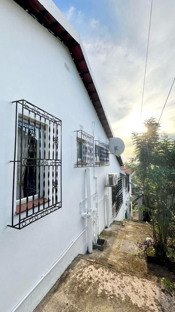 6 Bedroom Property for Sale in Burlington Heights KwaZulu-Natal