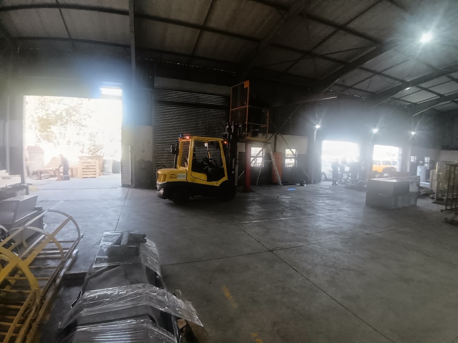 To Let Commercial Property for Rent in Mahogany Ridge KwaZulu-Natal