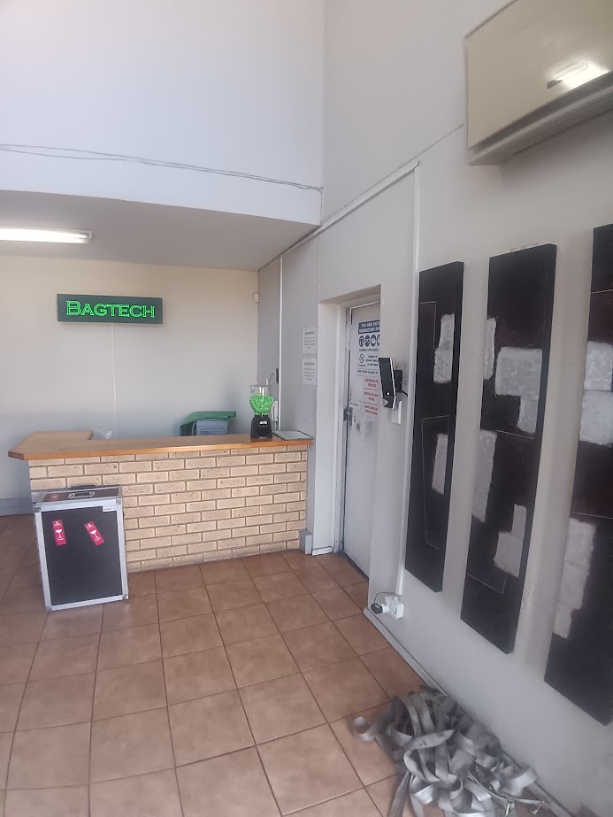 To Let Commercial Property for Rent in Mahogany Ridge KwaZulu-Natal