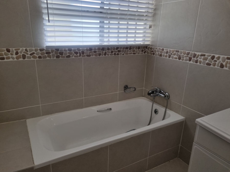 To Let 2 Bedroom Property for Rent in Umhlanga KwaZulu-Natal