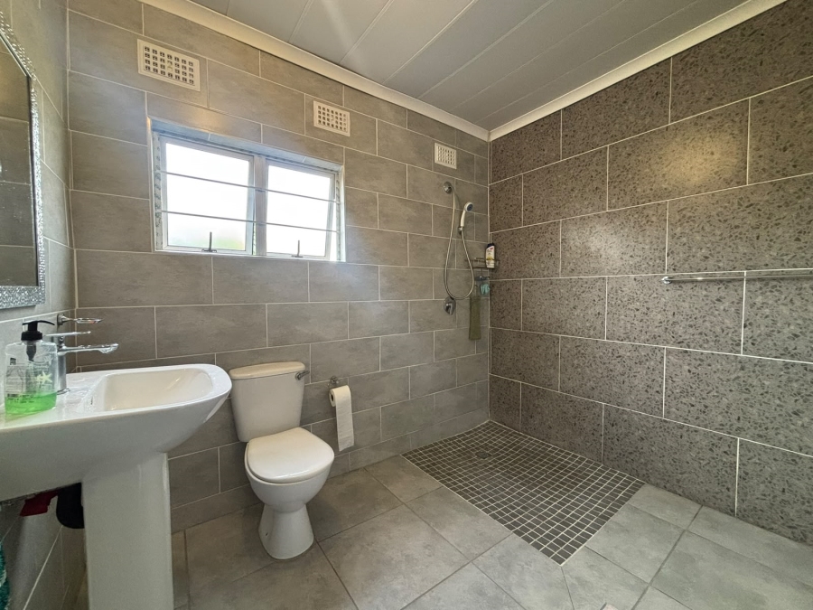 5 Bedroom Property for Sale in Shallcross KwaZulu-Natal