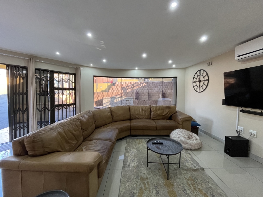 5 Bedroom Property for Sale in Southgate KwaZulu-Natal