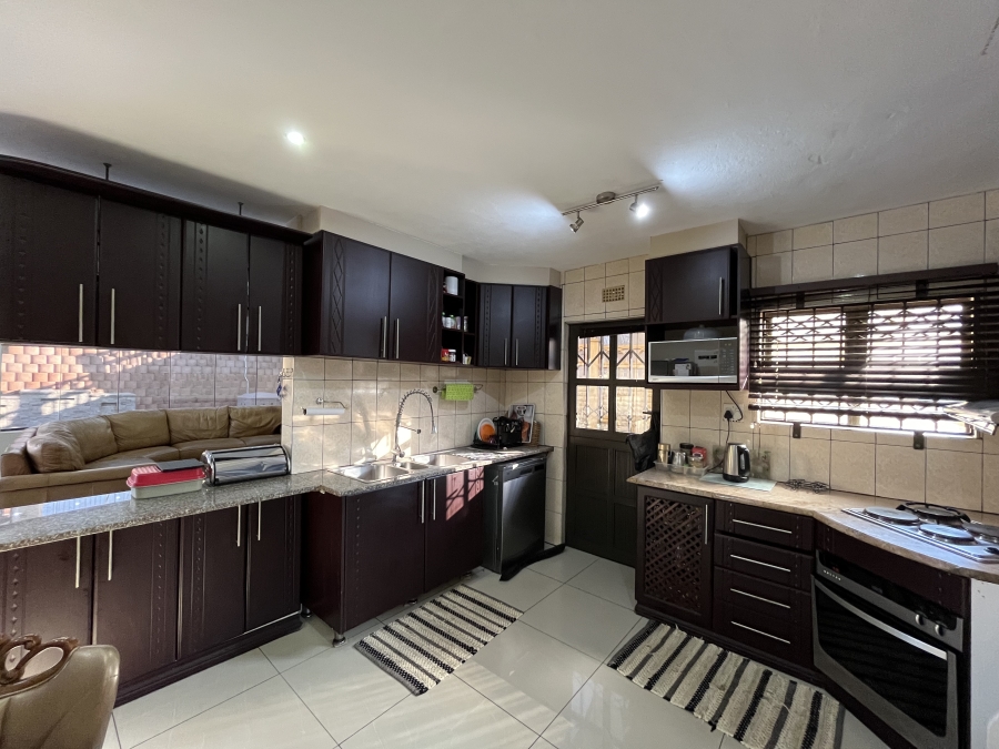 5 Bedroom Property for Sale in Southgate KwaZulu-Natal