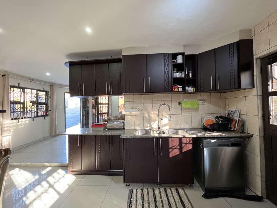 5 Bedroom Property for Sale in Southgate KwaZulu-Natal