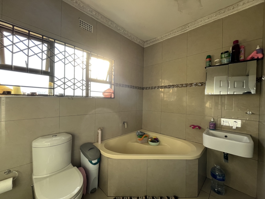 5 Bedroom Property for Sale in Southgate KwaZulu-Natal