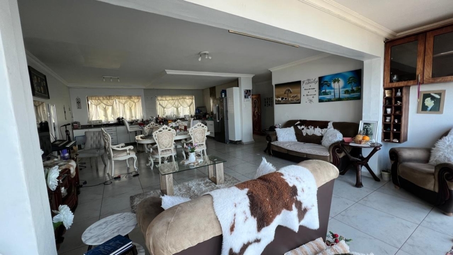 8 Bedroom Property for Sale in Brighton Beach KwaZulu-Natal