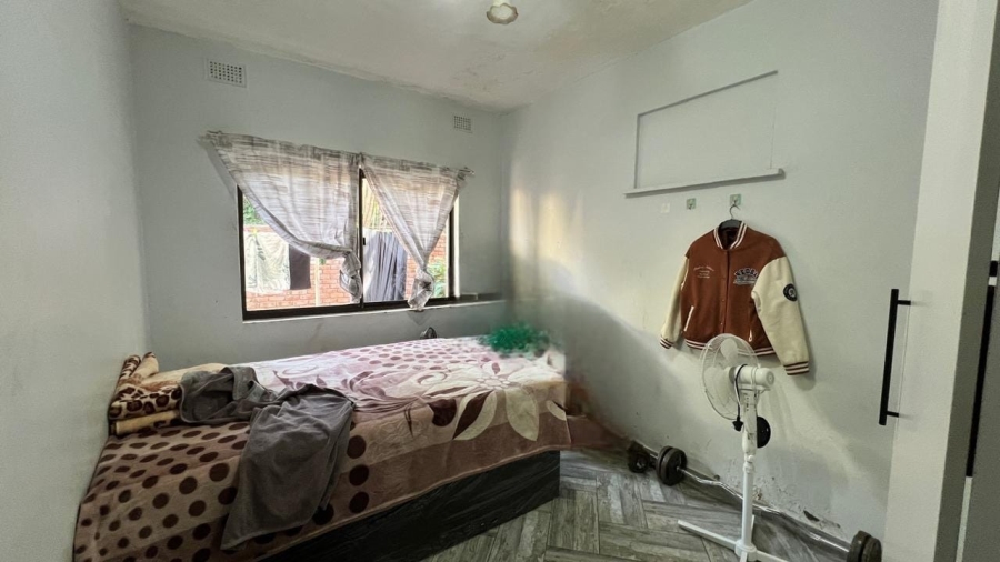 8 Bedroom Property for Sale in Brighton Beach KwaZulu-Natal