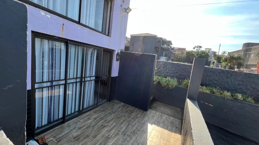 8 Bedroom Property for Sale in Brighton Beach KwaZulu-Natal