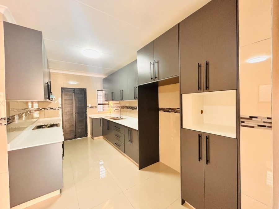 6 Bedroom Property for Sale in Brackenham KwaZulu-Natal