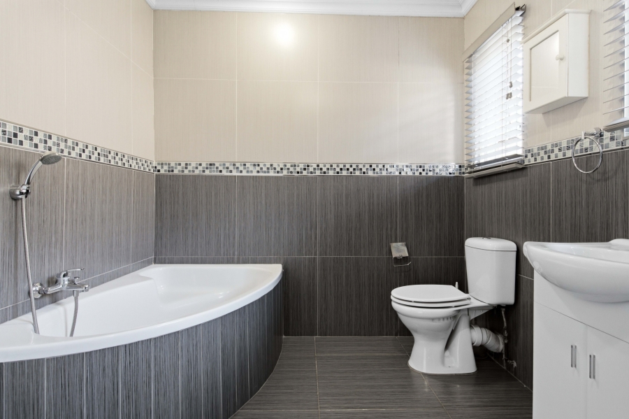 3 Bedroom Property for Sale in Amanzimtoti KwaZulu-Natal