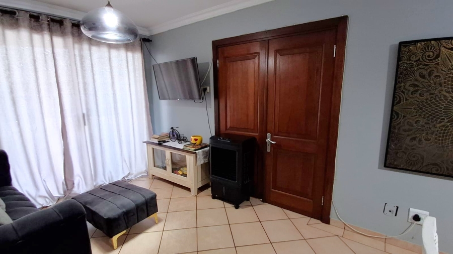 To Let 2 Bedroom Property for Rent in Westbrook KwaZulu-Natal