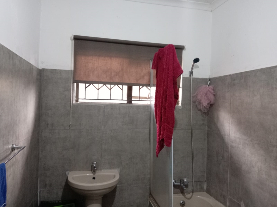 4 Bedroom Property for Sale in Lovu KwaZulu-Natal