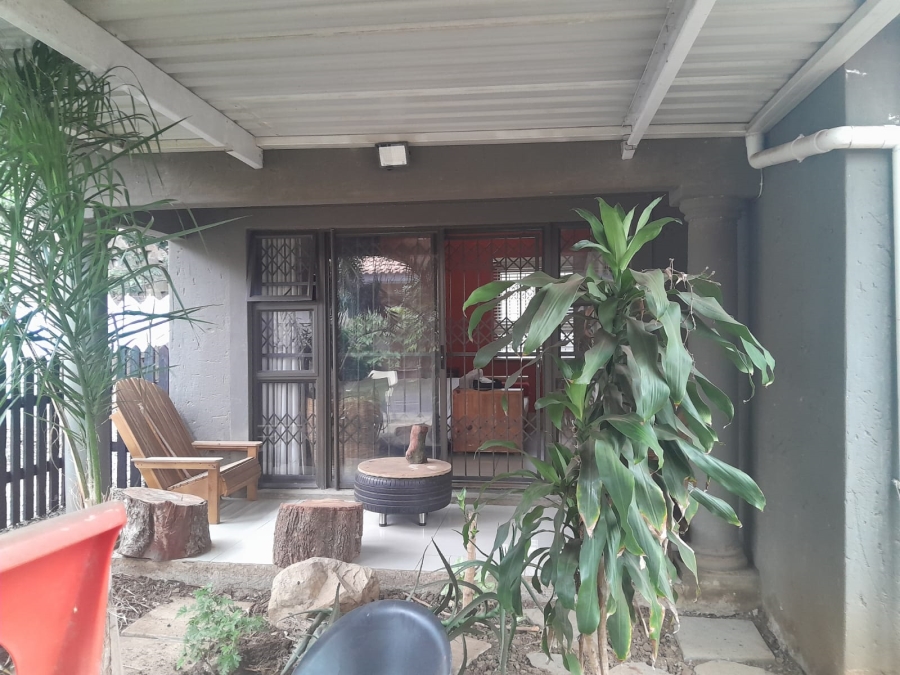 4 Bedroom Property for Sale in Lovu KwaZulu-Natal