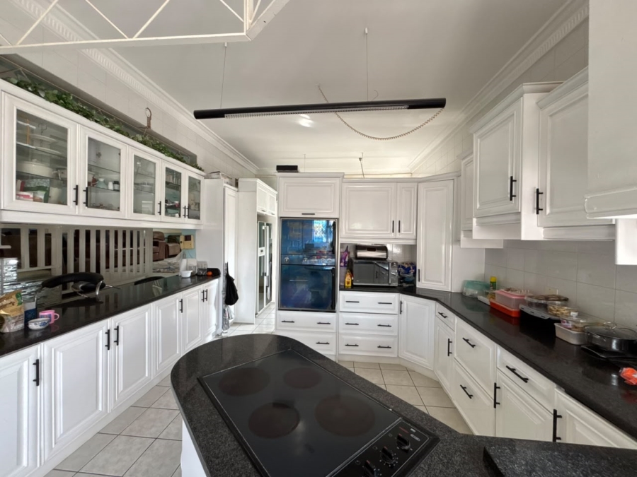 To Let 5 Bedroom Property for Rent in Sherwood KwaZulu-Natal